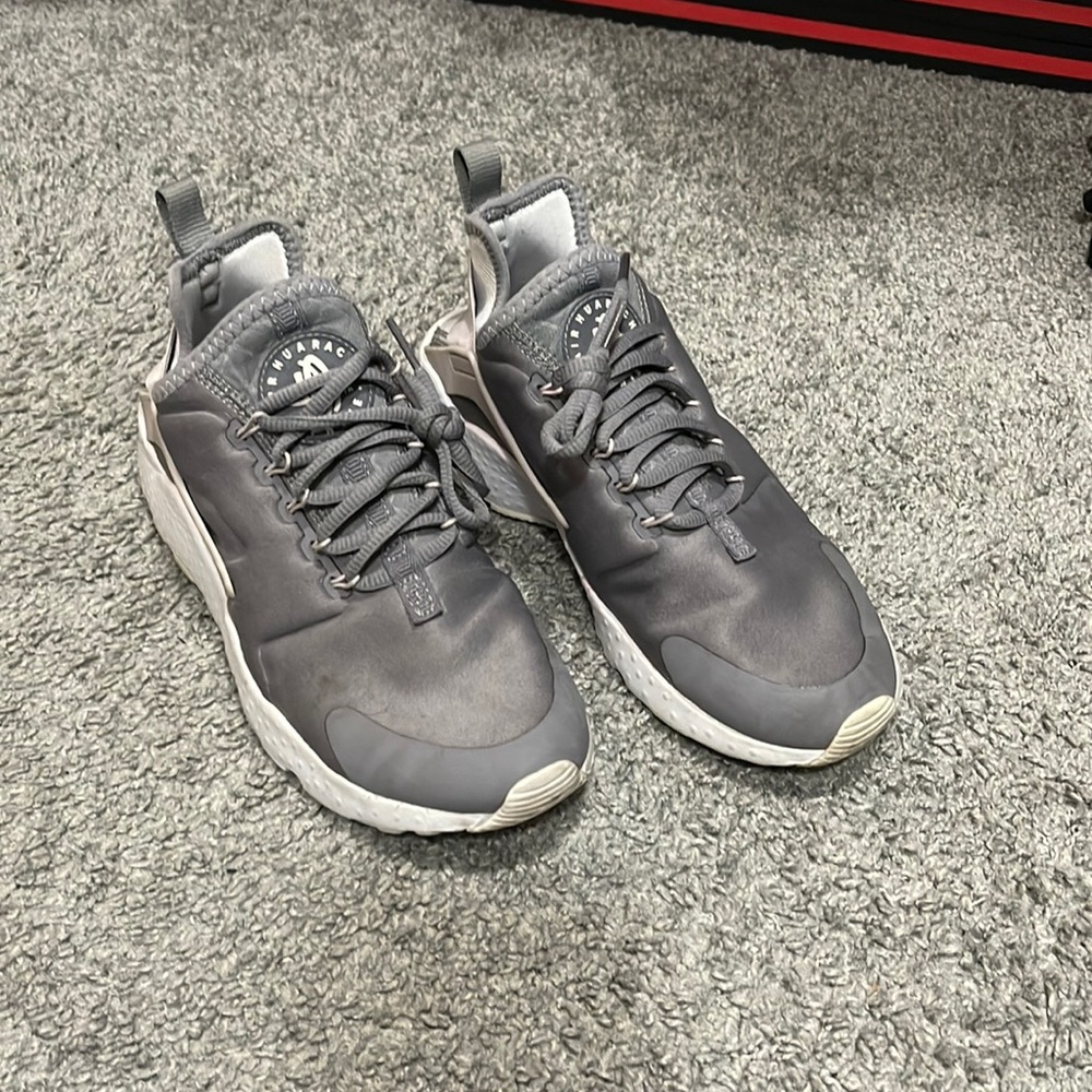 Size 7 Nike Air Huarache